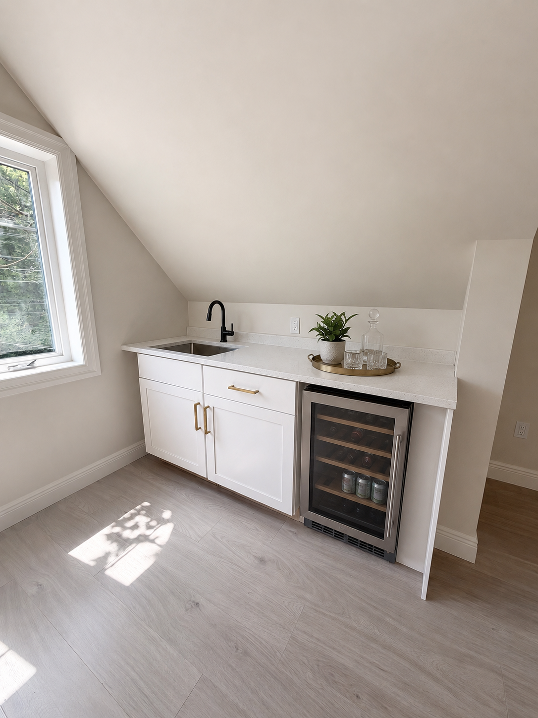 Wet Bar / Kitchenette